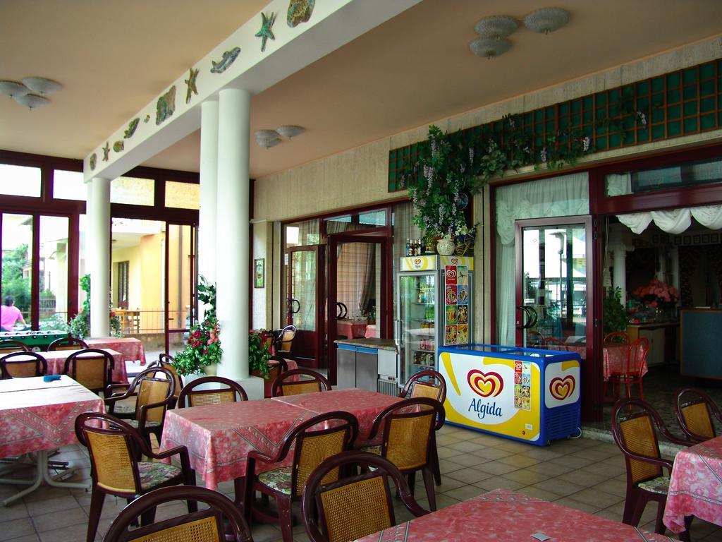 Hotel Villa Dina Lido di Jesolo Bagian luar foto