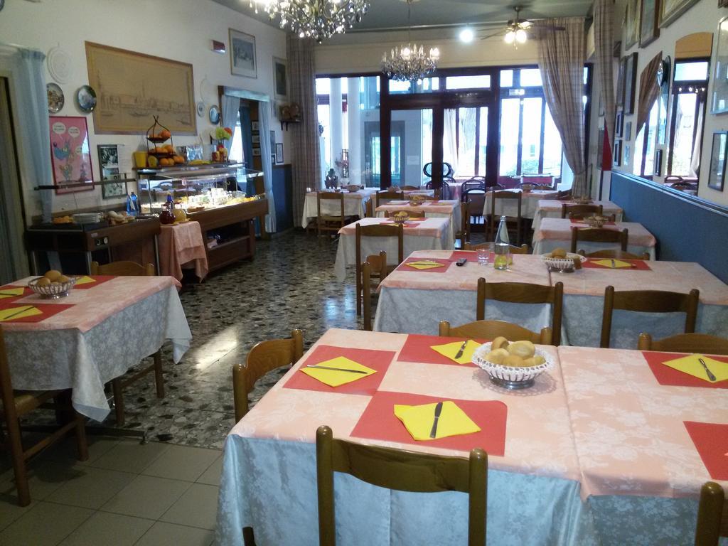 Hotel Villa Dina Lido di Jesolo Bagian luar foto