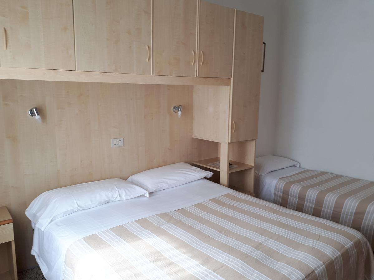 Hotel Villa Dina Lido di Jesolo Bagian luar foto