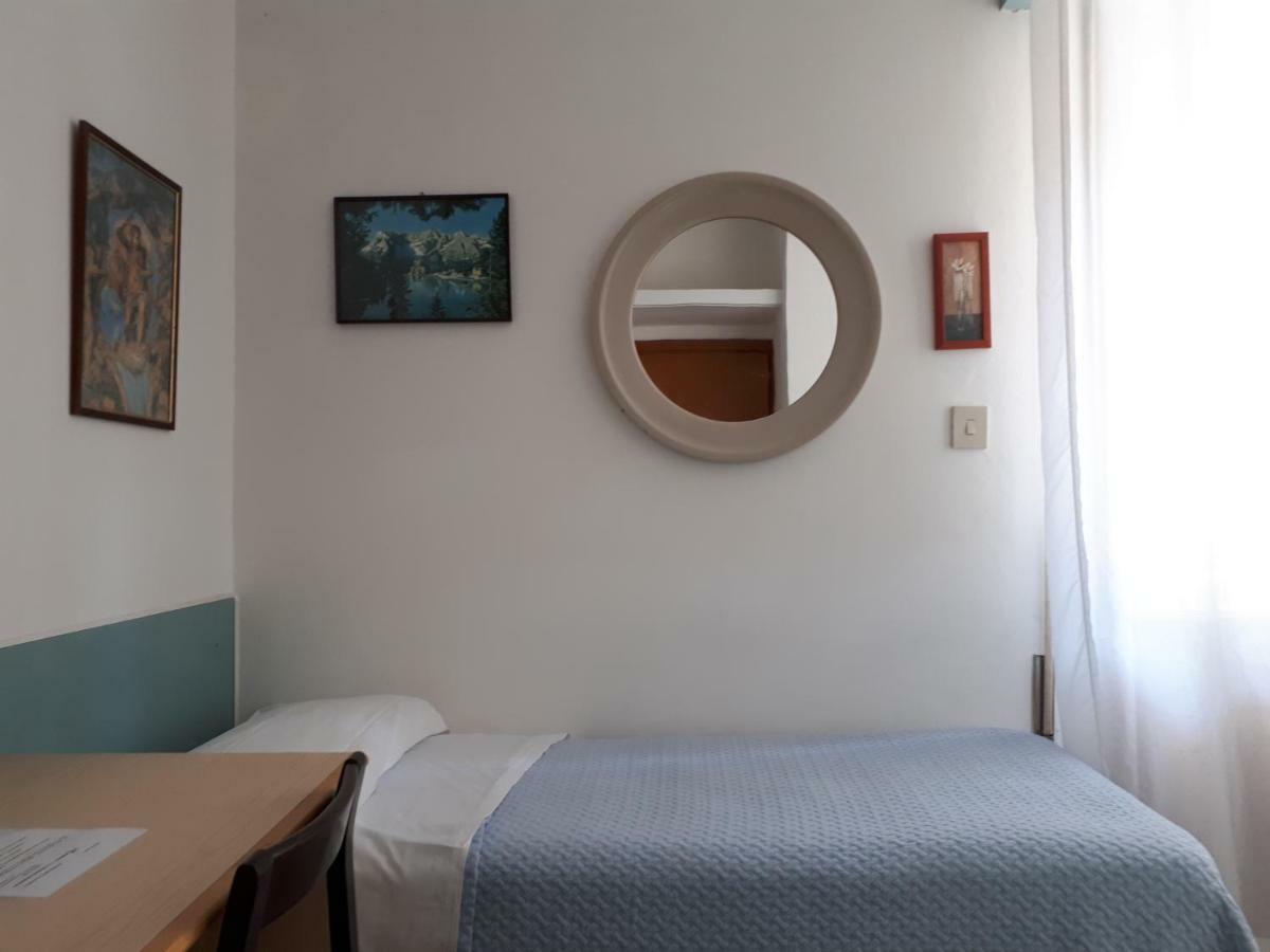 Hotel Villa Dina Lido di Jesolo Bagian luar foto