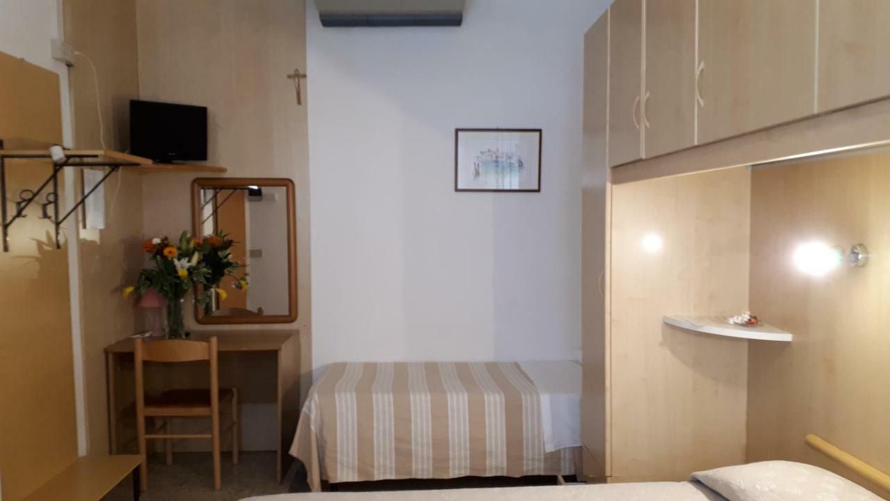 Hotel Villa Dina Lido di Jesolo Bagian luar foto