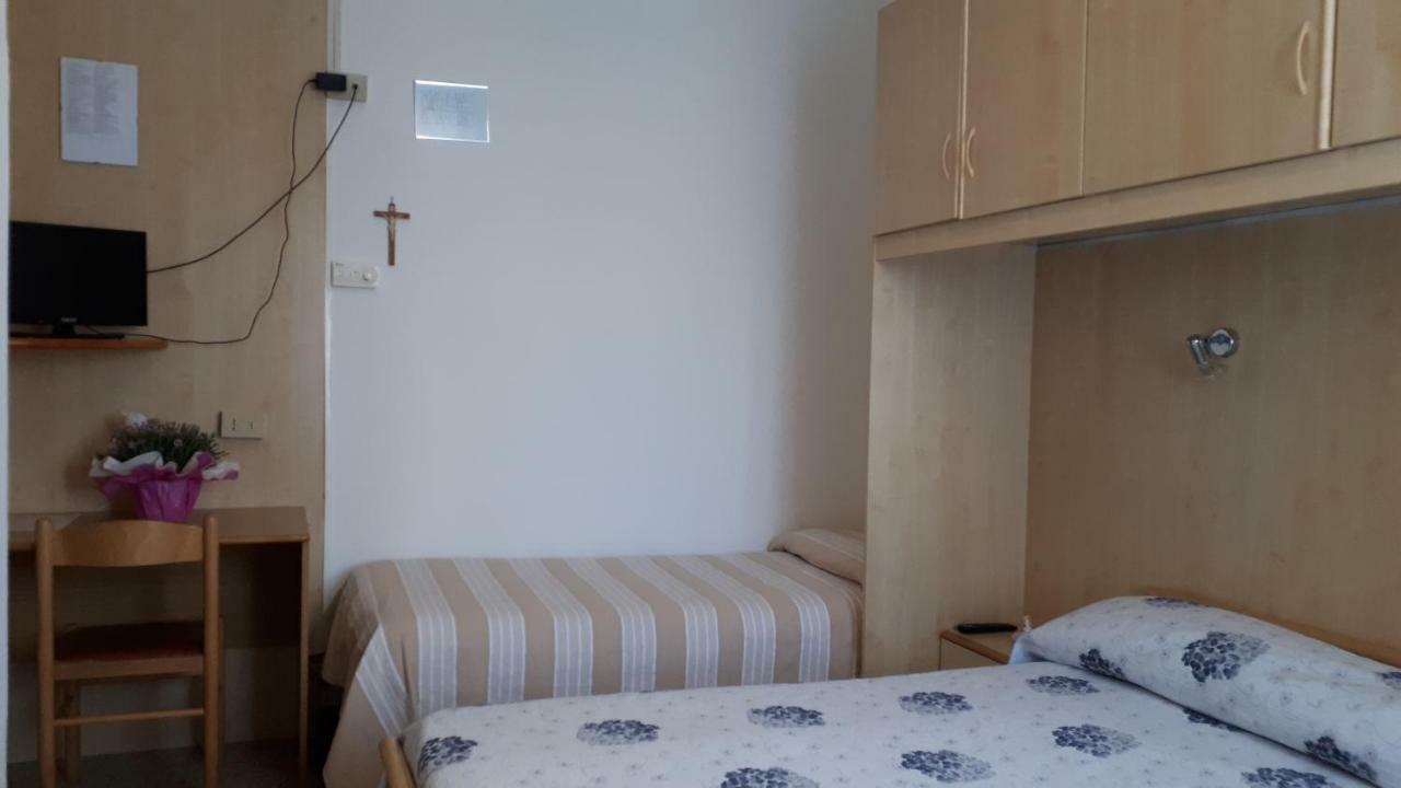 Hotel Villa Dina Lido di Jesolo Bagian luar foto