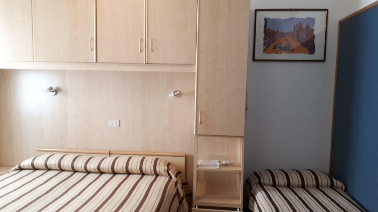 Hotel Villa Dina Lido di Jesolo Bagian luar foto