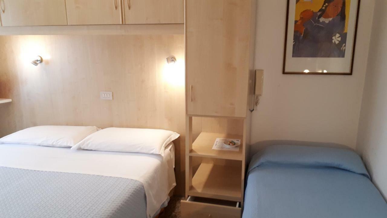 Hotel Villa Dina Lido di Jesolo Bagian luar foto