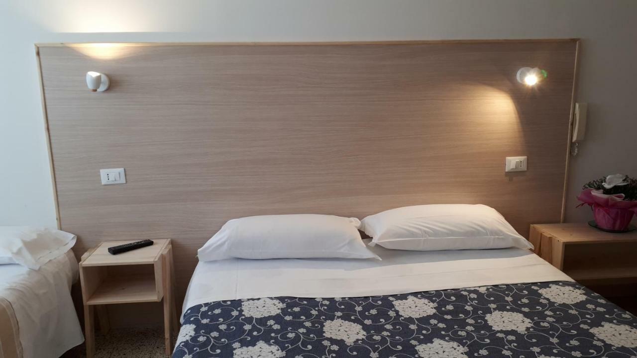 Hotel Villa Dina Lido di Jesolo Bagian luar foto