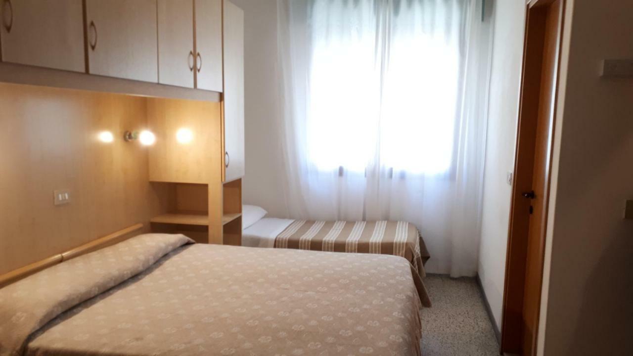 Hotel Villa Dina Lido di Jesolo Bagian luar foto