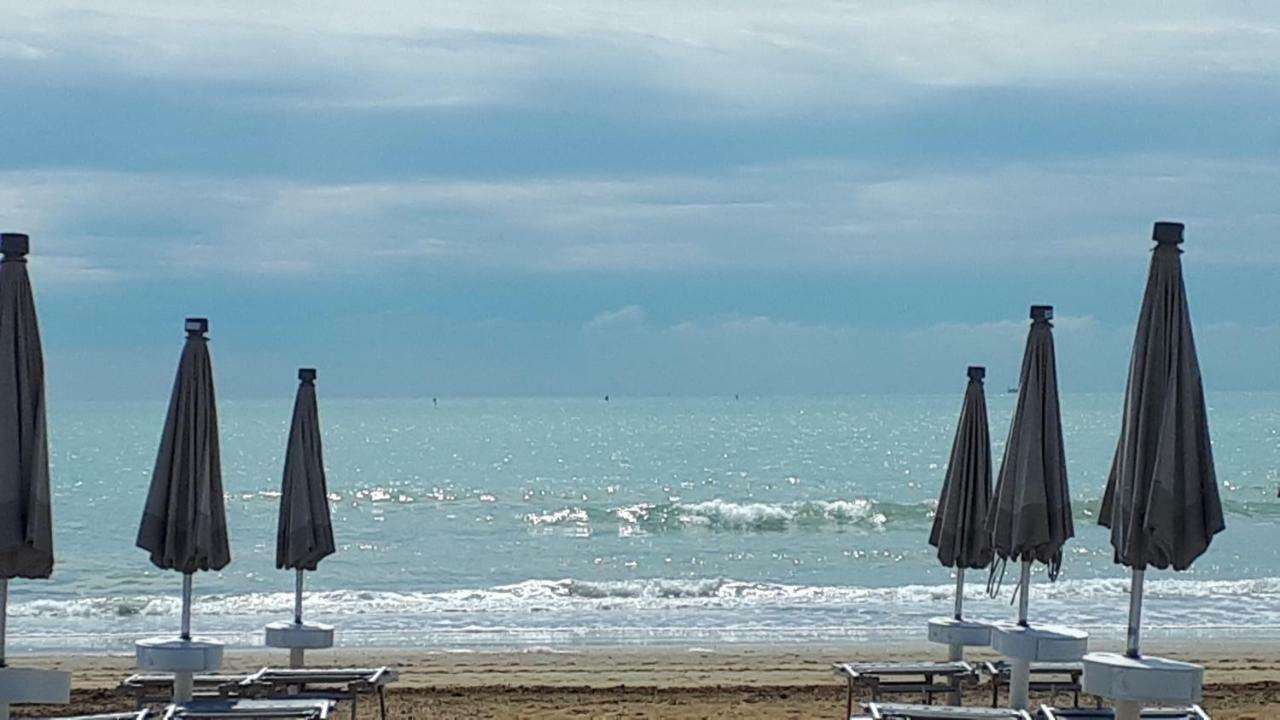 Hotel Villa Dina Lido di Jesolo Bagian luar foto